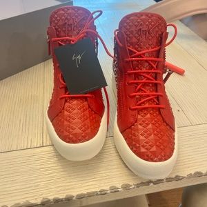 Brand new Giuseppe Zanotti…..they don’t fit me never even them out once…..